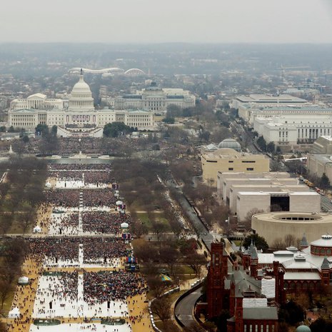Yleisöä Yhdysvaltain presidentti Donald Trumpin virkaanastujaisissa Washingtonissa 20. tammikuuta 2017. Kuva: <span class="photographer">Lucas Jackson / Reuters</span>