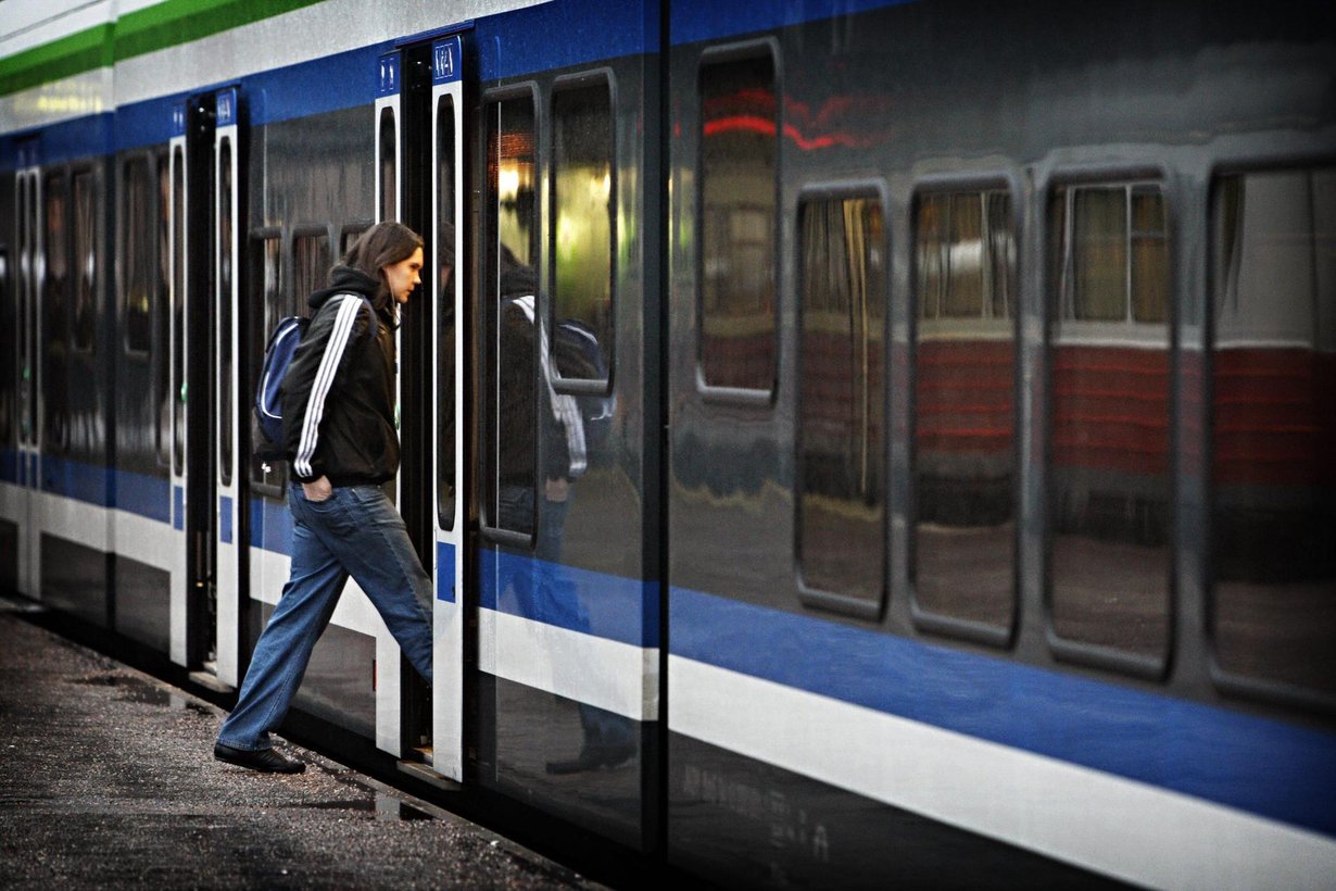 Paikallisjuna pitää hoikkana. Kuva: Heidi Piiroinen / HS