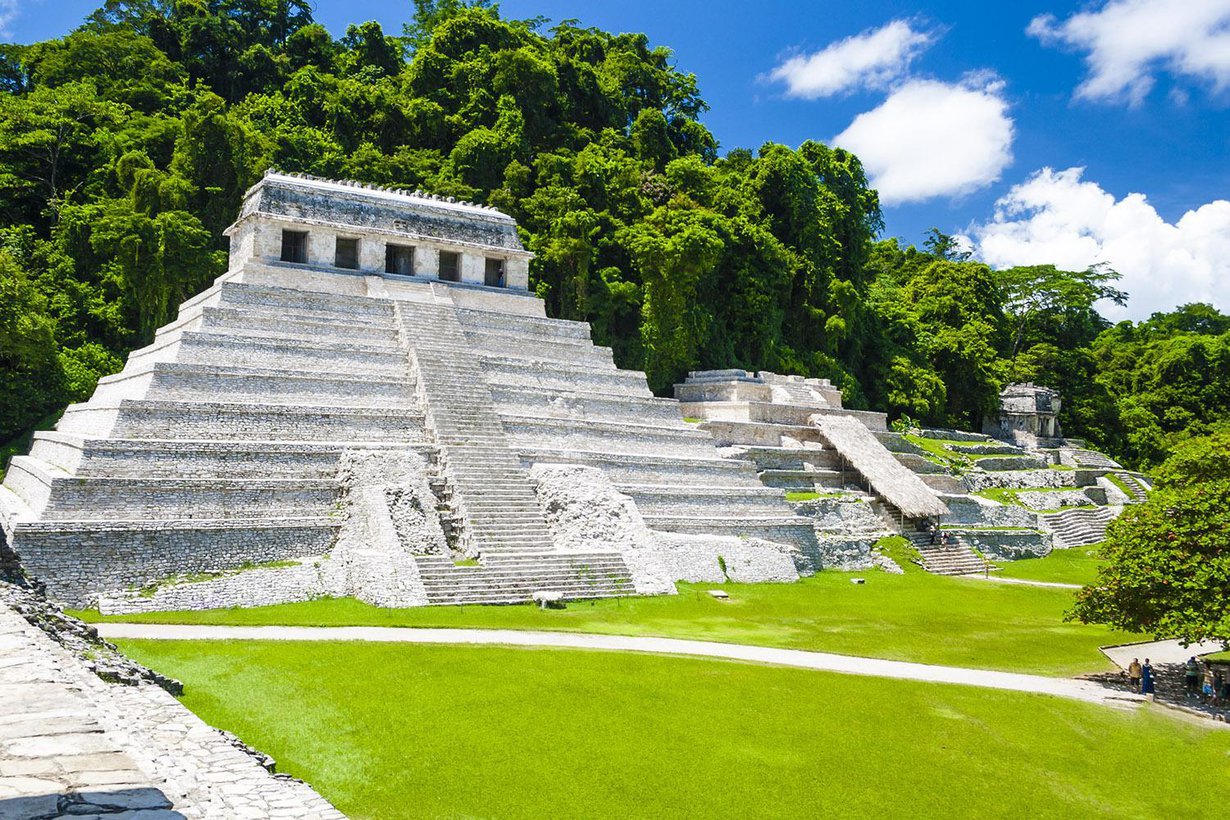 Palenque on yksi parhaiten säilyneitä muinaisia mayakaupunkeja. Se sijaitsee eteläisessä Meksikossa Chiapasin osavaltiossa. Kuva: Jan Harenburg/Wikimedia Commons
