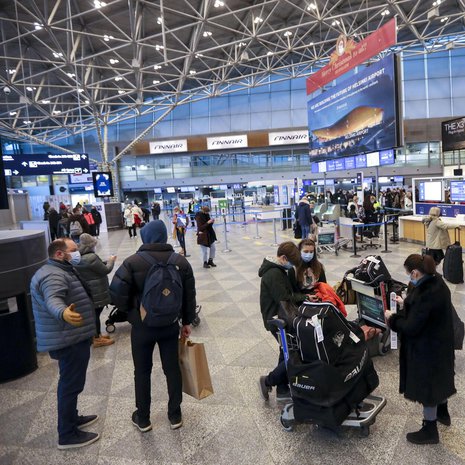 Matkoilta voi tulla tulla ikäviä tuliaisia. Kuva: <span class="photographer">Seppo Kärki</span>