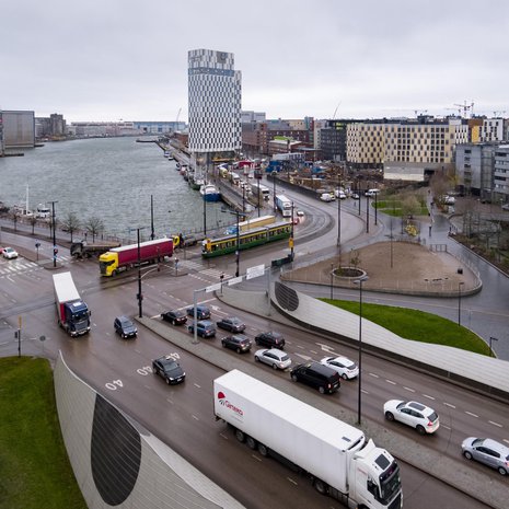 Suomen kaupungeissa liikenne on pienhiukkasten päälähteitä. Kuva: <span class="photographer">Mika Ranta</span>