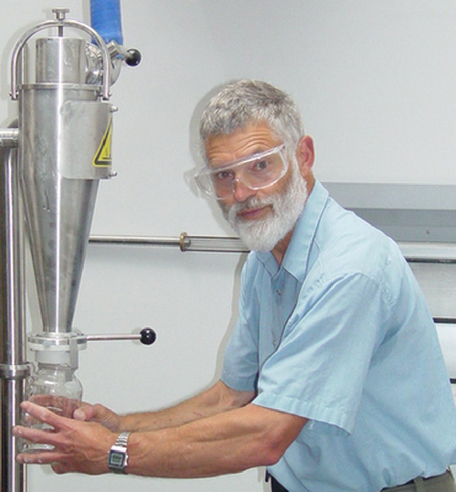 John Abrahamson laboratoriossaan. Kuva Trevor Berry