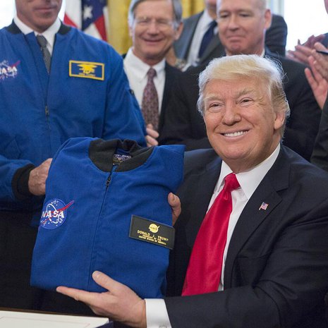 Tutkijan mielestä presidentti Donald Trumpkaan ei vaikuta tietävän paljon, vaikka laukookin vankasti mielipiteitään. Kuva: <span class="photographer">Paul D. Williams/The White House</span>