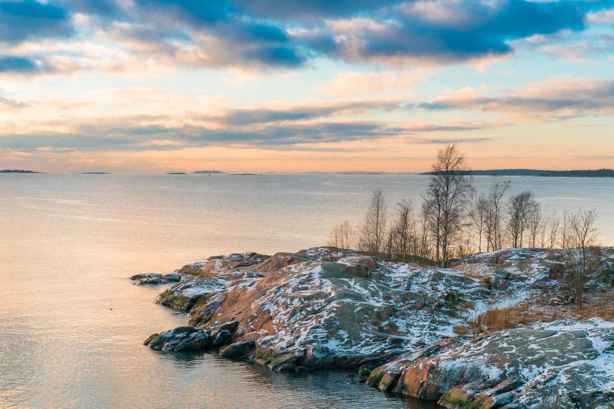 Helsingin edusta lainehtii, kun muun Suomen merenlahtia jo kattaa jää. Kuva: Shutterstock