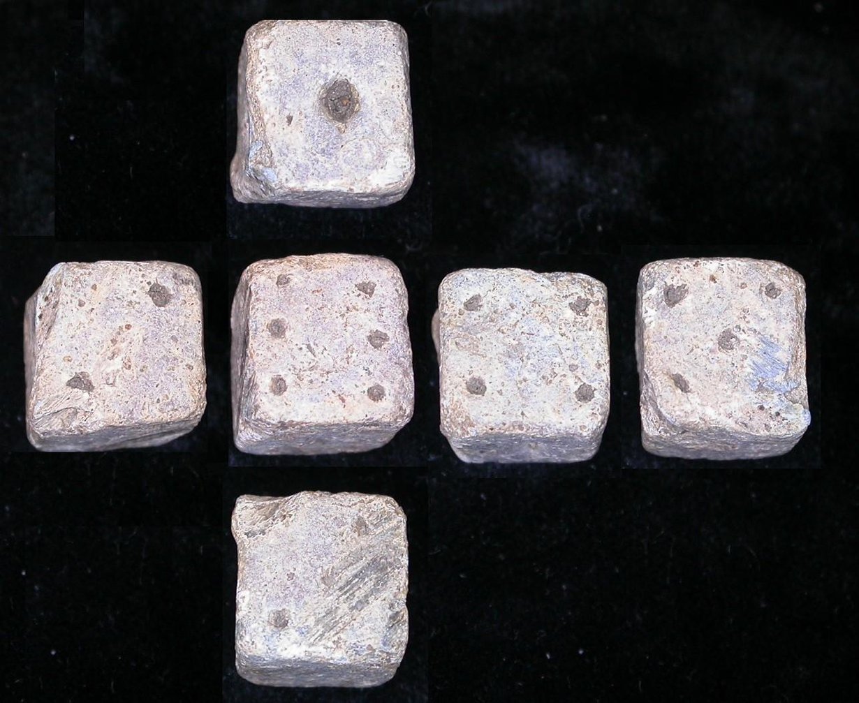 Nämä Englannista löytyneet roomalaisajan nopat on ajoitettu vuosien 1–410 välille. Kuva: The Portable Antiquities Scheme