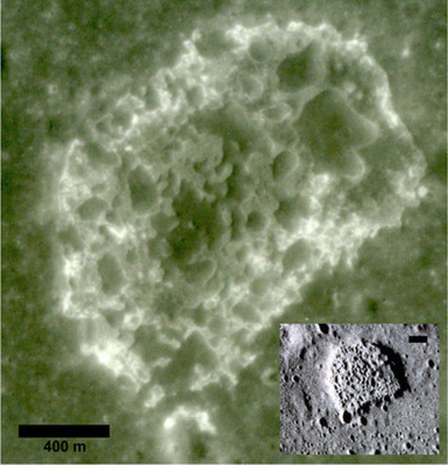 Kuussa näkyvän mudostelman terävät piirteet kertovat sen syntyneen äskettäin.
Kuva: <span class="photographer">Peter H. Schultz/Brown University.</span>