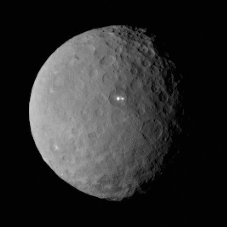 Dawn-luotain löysi kääpiöplaneetta Cerekseltä uuden kirkkaan pisteen. Kuva on otettu noin 46 000 kilometrin päästä. KUVA: NASA/JPL-Caltech/UCLA/MPS/DLR/IDA
