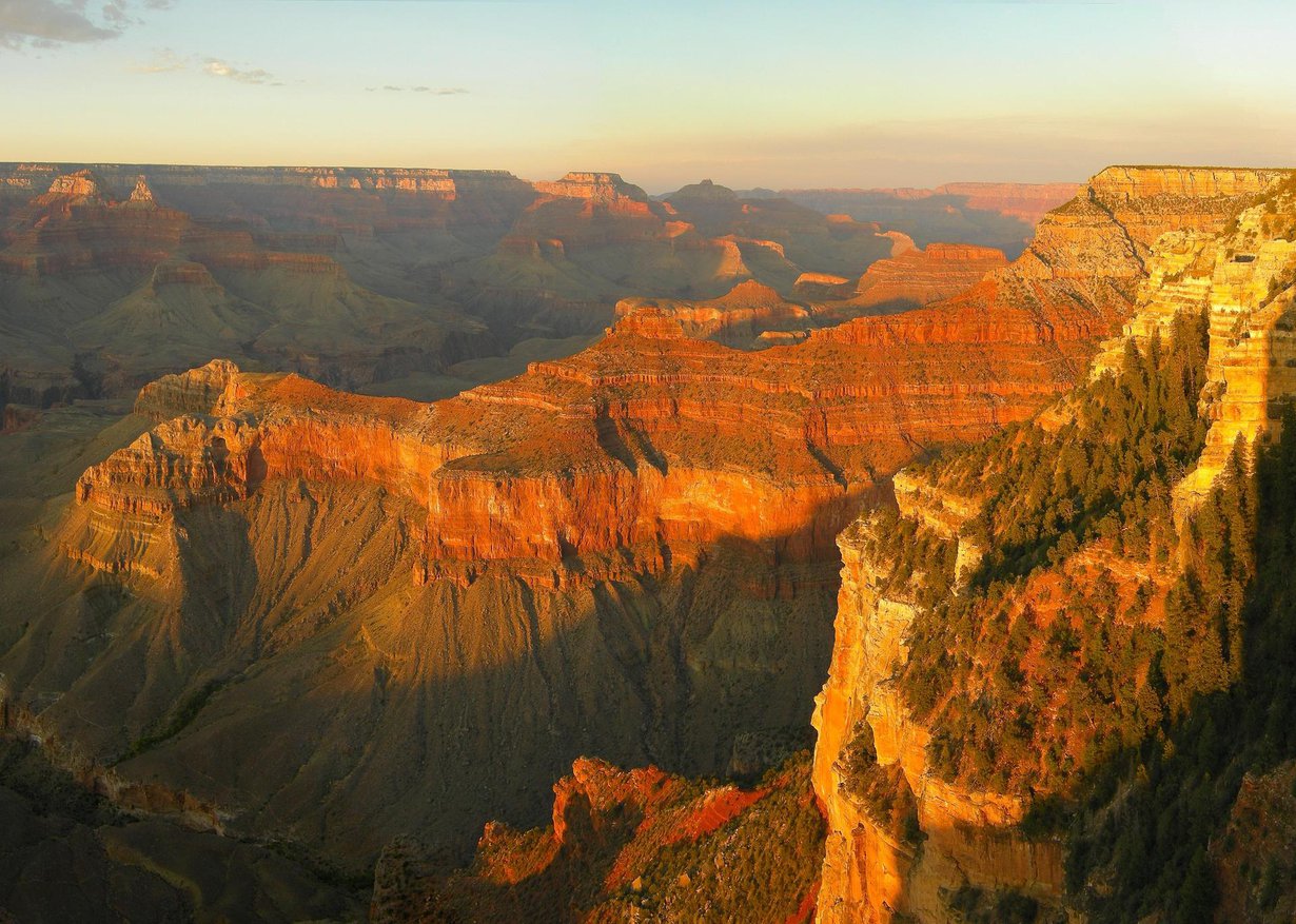 Colorado-joki on uurtanut mahtavan Grand Canyonin, joka yltää 1,6 kilometrin syvyyteen. Samaa punaista kiveä löytyi Tasmaniasta. Kuva: Tobias Alt / Wikimedia Commons