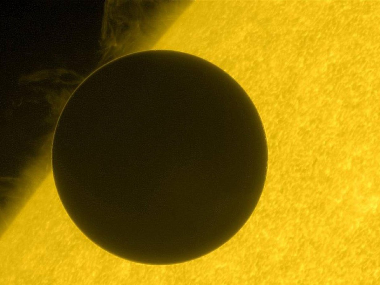 Venus on Maan naapuriplaneetta, Merkuriuksen jälkeen toinen planeetta Auringosta. Kuva: Hinode / JAXA / NASA