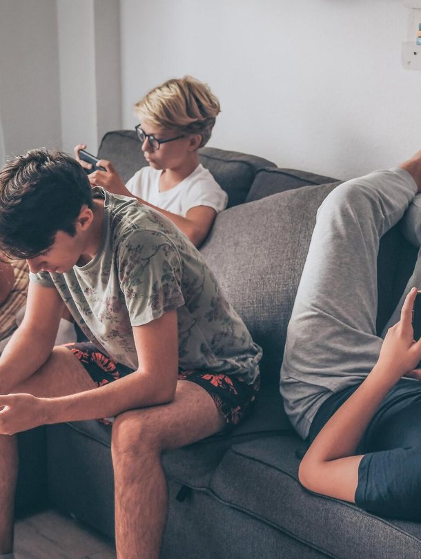 Murrosiässä huomio siirtyy kodin piiristä poispäin. Kuva: <span class="photographer">Shutterstock</span>