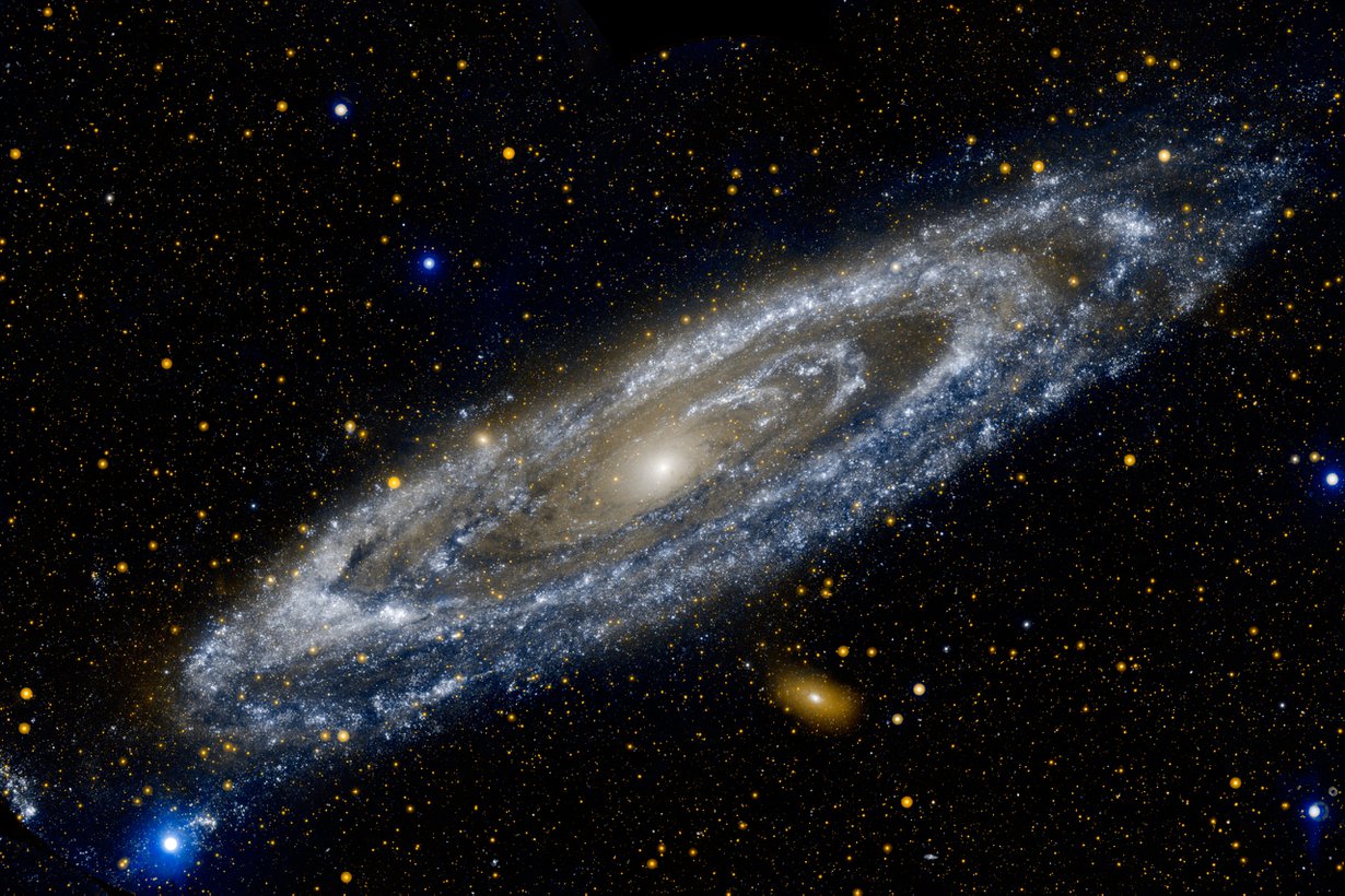 Naapurimme Andromeda kuuluu litteisiin kierregalakseihin. Kuva: Nasa
