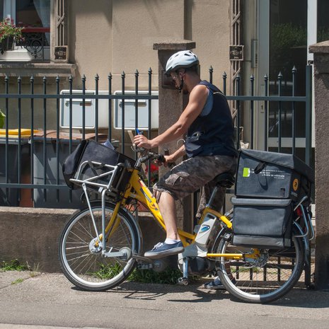 Tämä ranskalainen postimies ei liity huumorinobeltutkimukseen. Kuva: <span class="photographer">Shutterstock</span>