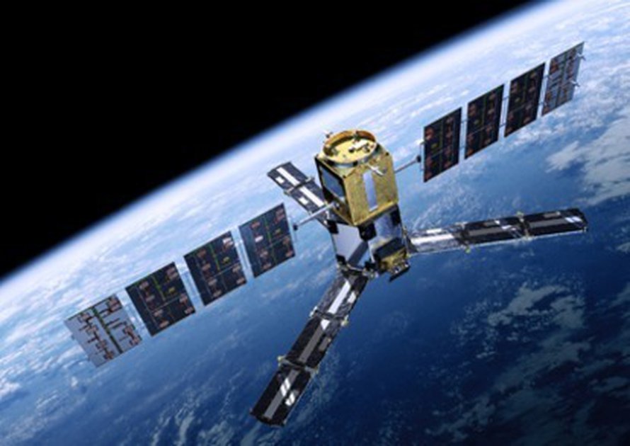 Taitelijan näkemys Smos-satelliitista radallaan. Kuva: <span class="photographer">ESA/AOES Medialab.</span>
