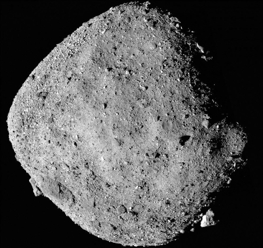 Asteroidi Bennu 24 kilometrin päästä kuvattuna. Nasan kuva on yhdistetty 12 otoksesta.