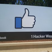 Facebookin kyltti Menlo Parkissa Kaliforniassa. Kuva: <span class="photographer">Minette Lontsie</span>