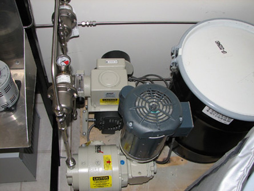 Laitteisto tekee levistä biodieseliä. Kuva: <span class="photographer">United Environment & Energy LLC</span>