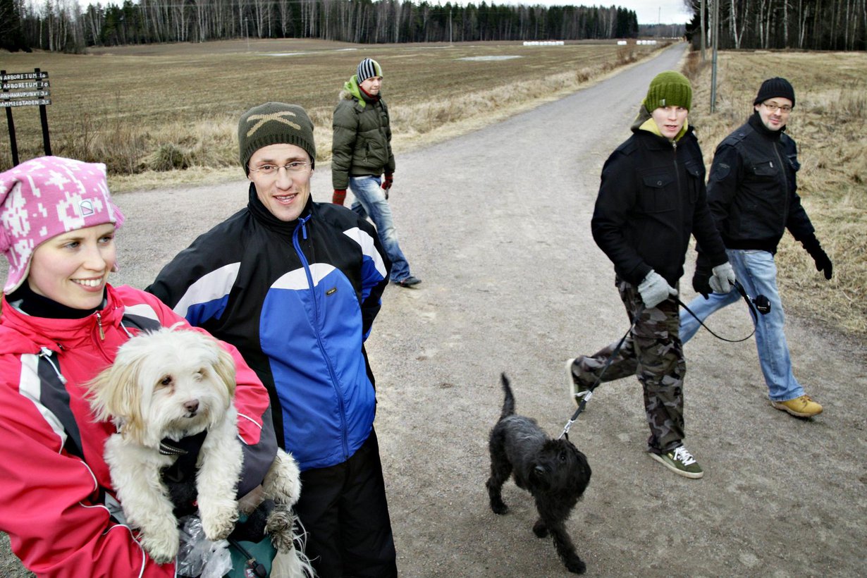 Koira pitää omistajansa sydämen terveenä. Kuva: Anne Vatén / HS