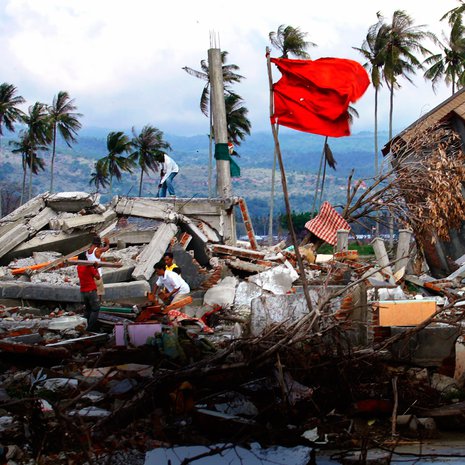 26.12.2004. Sumatran suurjäristys ja sen nostattama tsunami koskettivat meitäkin syvästi. Uhrien joukossa oli 179 suomalaista. Kuva: <span class="photographer">Lehtikuva</span>