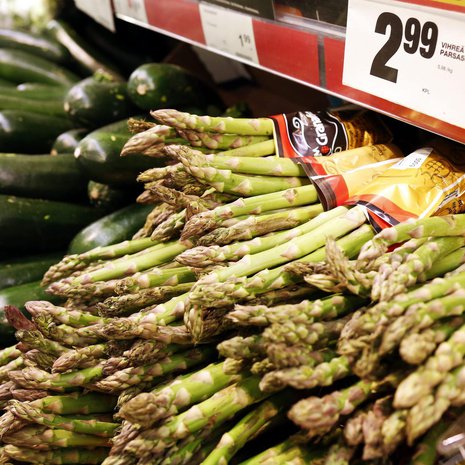 Asparagiinia on parsan lisäksi perunoissa, pähkinöissä, lihassa, kanassa, kalassa ja merieläimissä. Kuva: <span class="photographer">Sirpa Räihä</span>