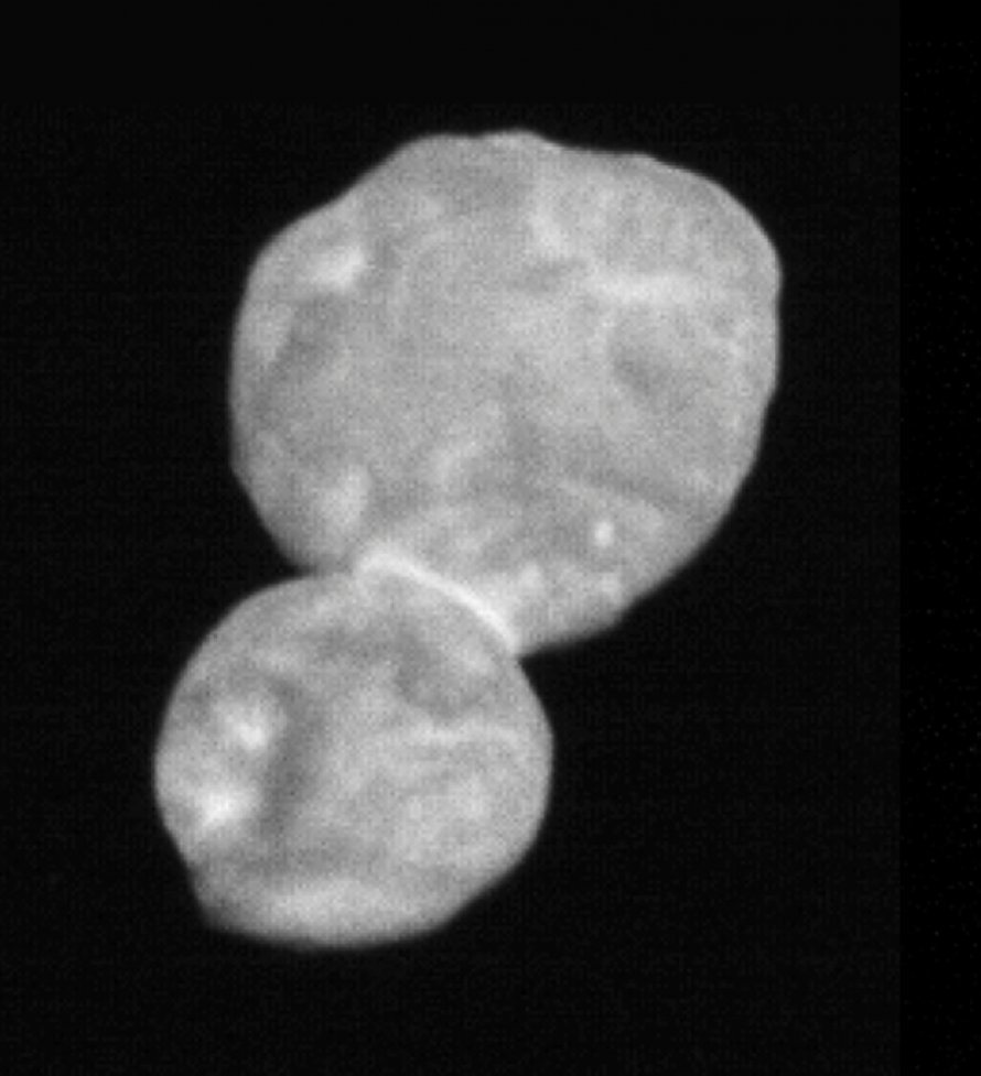 Kuvan nappasi New Horizons -luotaimen kamera Lorri tiistaina 1. tammikuuta aamuseitsemältä Suomen aikaan. Kuva on otettu noin 28 000 kilometrin päästä. Luotain matkasi tästä vielä puoli tuntia lähemmäs kohdetta. Kuva: <span class="photographer">Nasa</span>