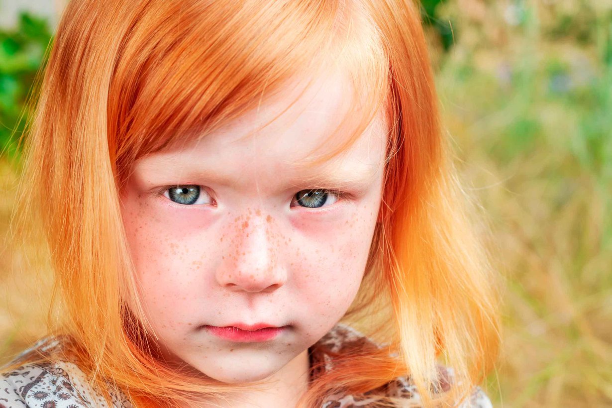Ikätoverien ilkeys ei kasvata luonnetta, vaan horjuttaa mielenterveyttä vielä aikuisena. Kuva Shutterstock.