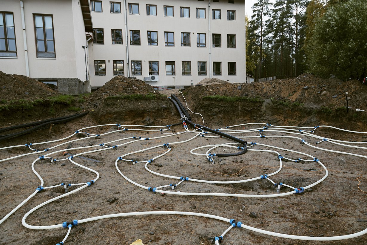 Tästä tulee aurinkovarasto, joka alkaa lämmittää evankelista opistoa Pohjanmaalla. Kuva: Pinja Saarela