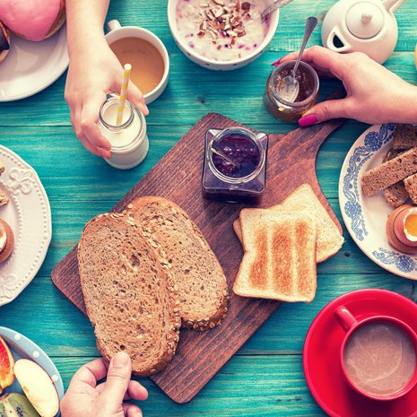 Useimmat suomalaiset aloittavat päivänsä aamiaisella. Ei se silti ole päivän tärkein ateria. Kuva: <span class="photographer">Shutterstock</span>