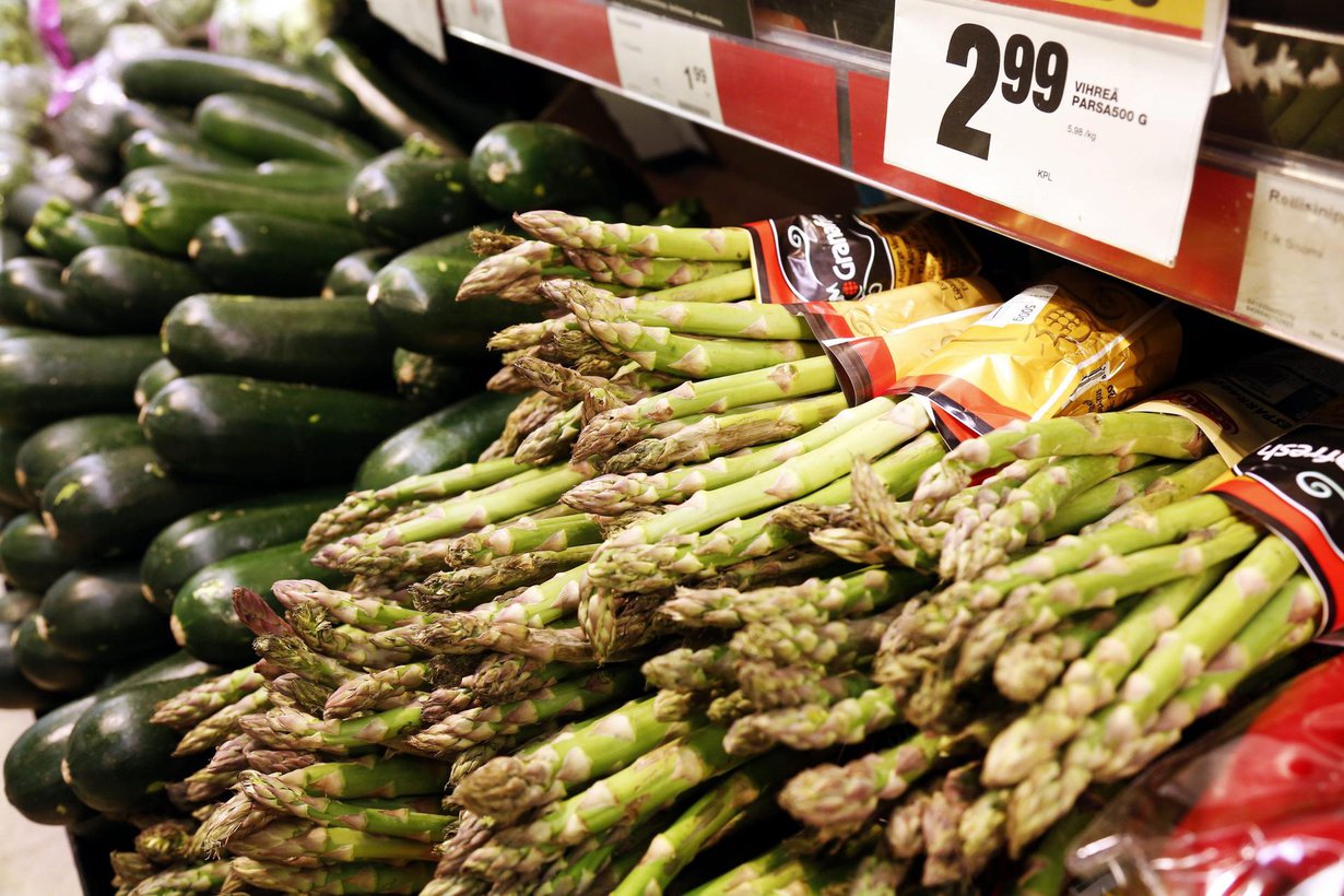 Asparagiinia on parsan lisäksi perunoissa, pähkinöissä, lihassa, kanassa, kalassa ja merieläimissä. Kuva: Sirpa Räihä