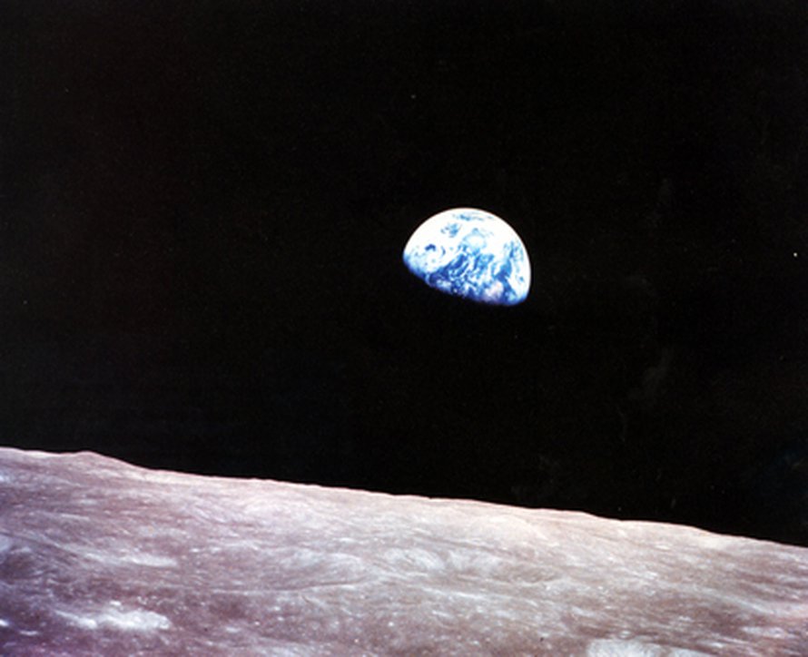 Maa näyttää Kuusta katsottuna tällaiselta. Kuva: <span class="photographer">Nasa</span>