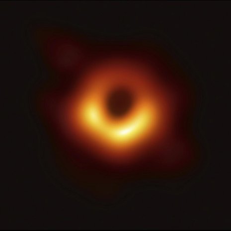 Tältä se näyttää. Kuva: <span class="photographer">The Event Horizon Telescope</span>