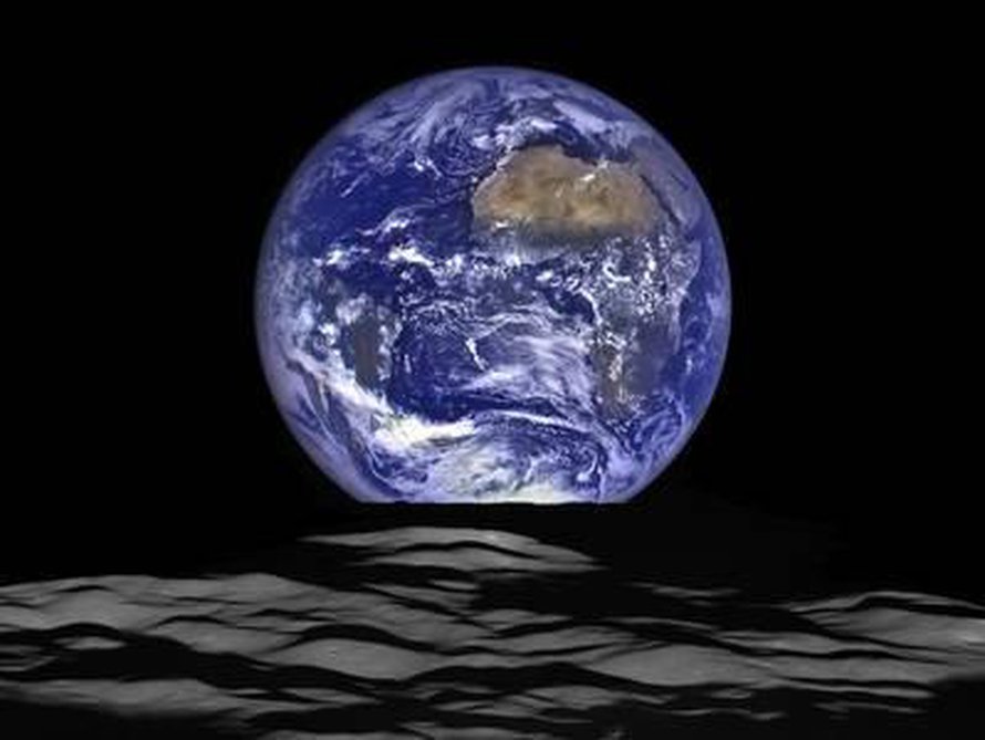 Kuuluotaimen kuvassa näkyy Afrikka ja Suomestakin osa. Kuva: <span class="photographer">NASA</span>