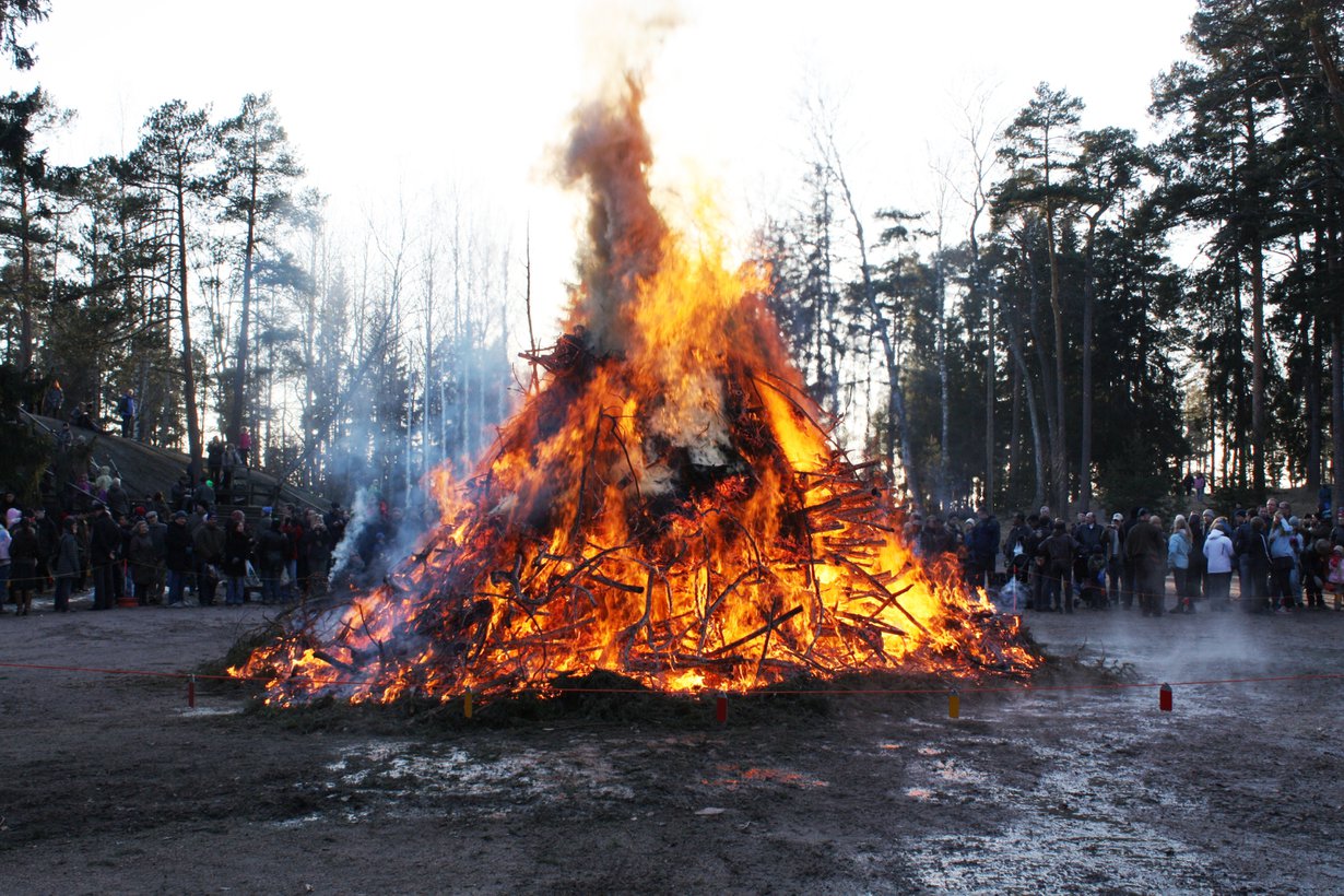 Tämä kokko on muodoltaan lähes ihanteellinen. Kuva: Wikimedia Commons