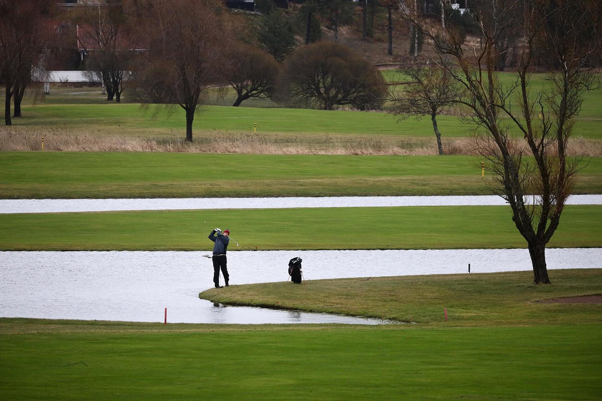 Golfia saattoi pelata tammikuun puolivälissä Pickala Golfissa Siuntiossa. Kuva: Jukka Gröndahl / HS