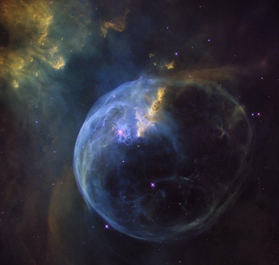 Kuplasumun läpimitta on kymmenen valovuotta, ja se kasvaa 100000 kilometrin tuntivauhtia. Kuva: <span class="photographer">Nasa, Esa, Hubble Heritage Team</span>