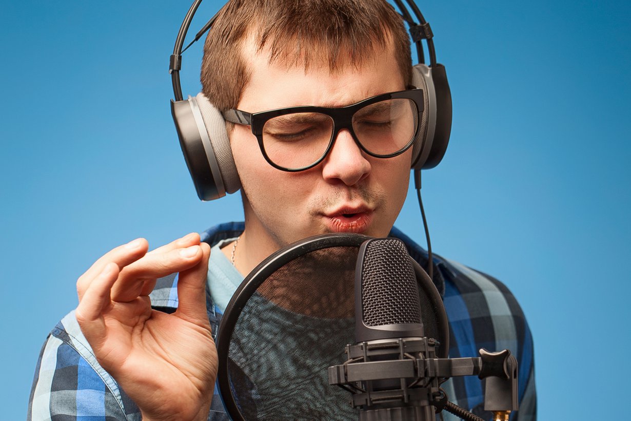 Omiin korviin oma ääni saapuu kahta kautta. Kuva: Shutterstock