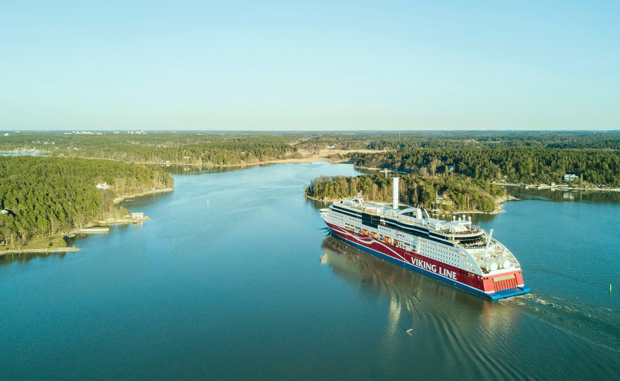 Tuuliroottori kuljettaa osaltaan matkustajalaivaakin. Kuva: Norsepower