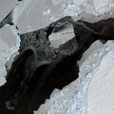 Pohjoisen jäämeren sulaminen on yksi palautemekanismi, joka kiihdyttää lämpenemistä. Kuva: <span class="photographer">NASA Goddard Space Flight Center</span>