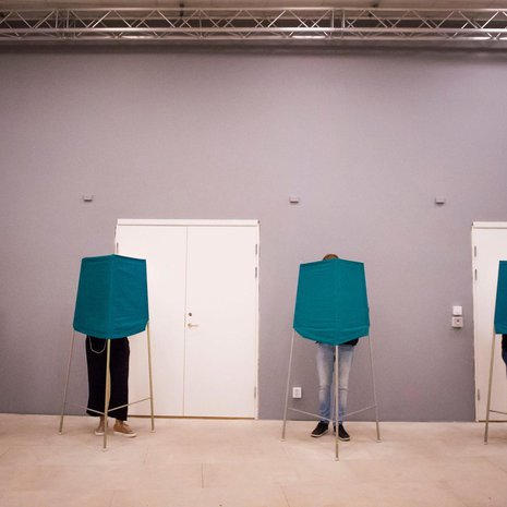 Ruotsissa puolueiden kannattajat eroavat sen suhteen, miten tekosyvällisyydet uppoavat heihin. Kuva: <span class="photographer">Reuters/ Hanna Franzen / TT</span>