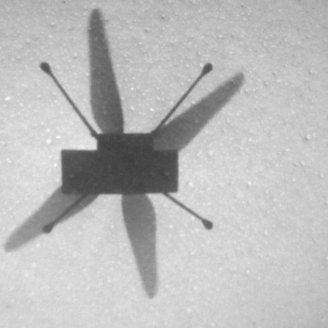 Helikopteri kuvasi Marsissa oman varjonsa tiistaina. Kuva: <span class="photographer">Nasa</span>