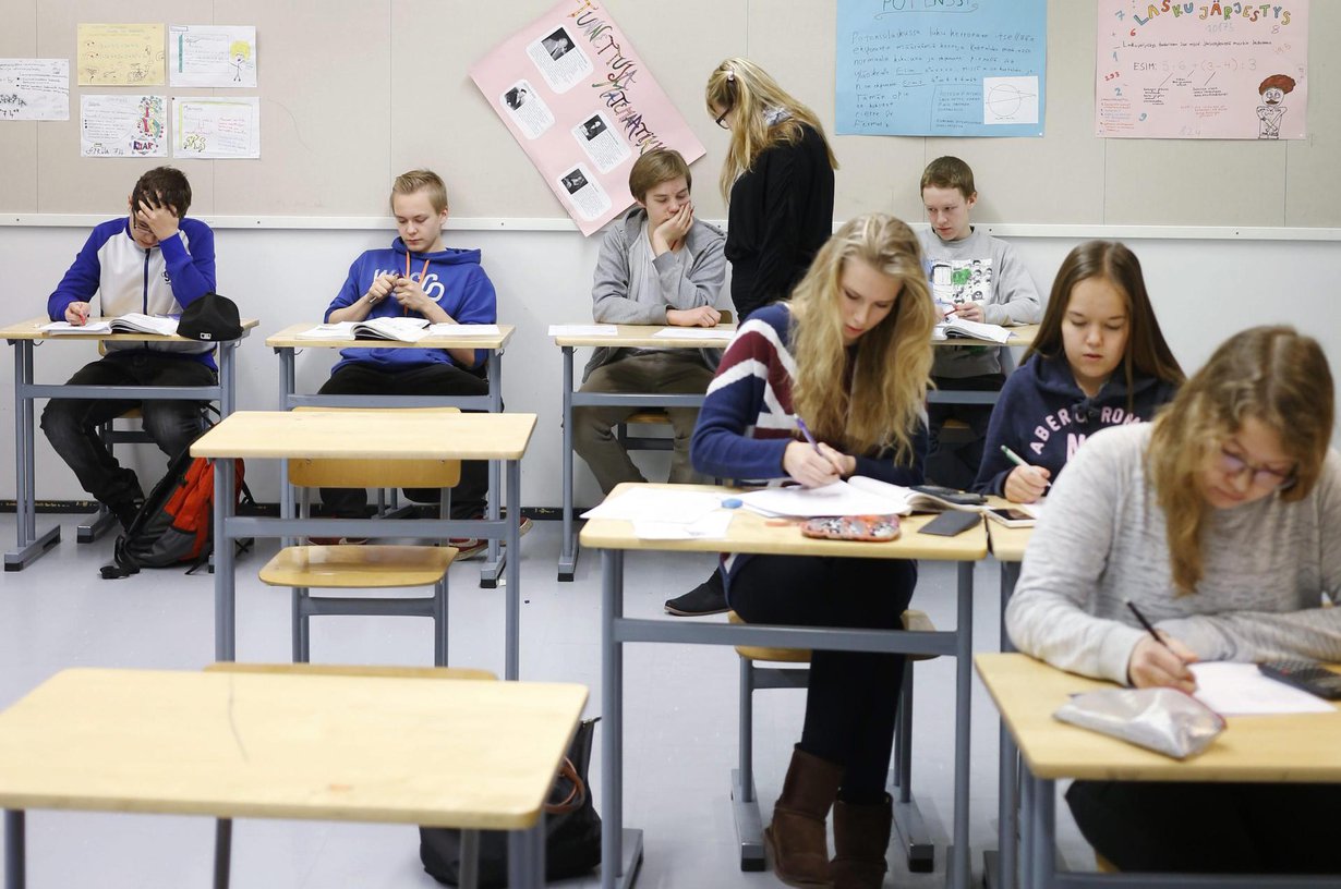 Tytöt tuovat työrauhaa luokkaan. Kuva: Sami Kero