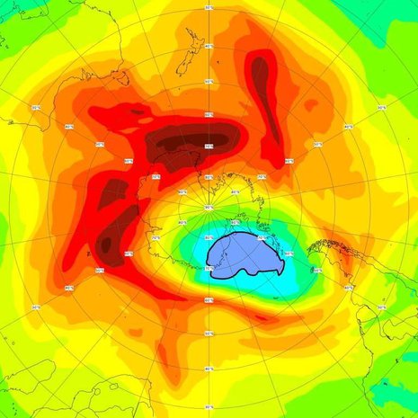 Ohentunut otsonikerroksen kohta on Etelämantereen yllä. Kuva: <span class="photographer">Copernicus Atmosphere Monitoring Service/ECMWF</span>
