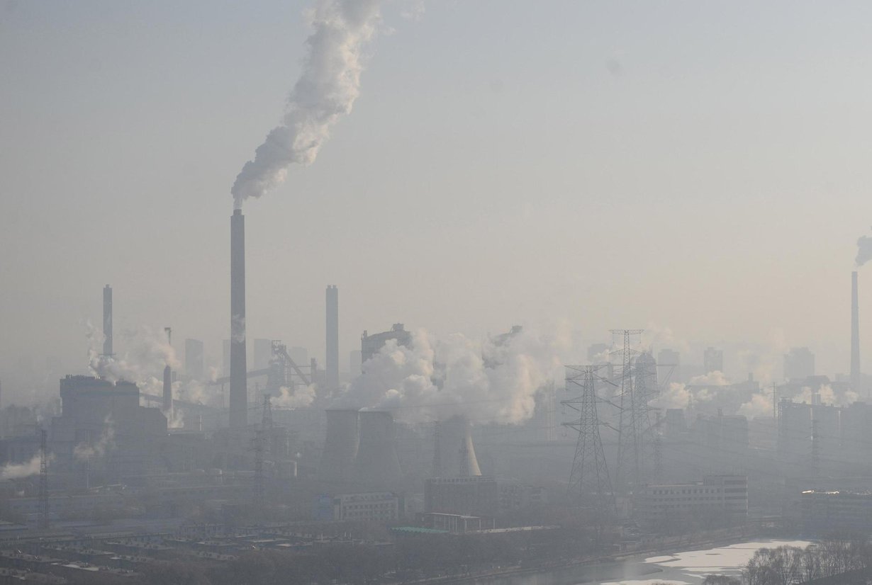 Monikansalliset yritykset ulkoistavat päästöjään kehittyviin maihin kuten Kiinaan. Kuva: China Stringer Network