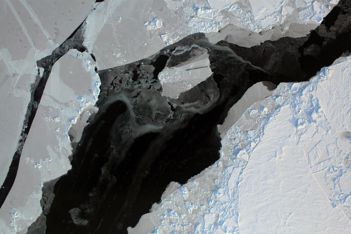 Pohjoisen jäämeren sulaminen on yksi palautemekanismi, joka kiihdyttää lämpenemistä. Kuva: NASA Goddard Space Flight Center