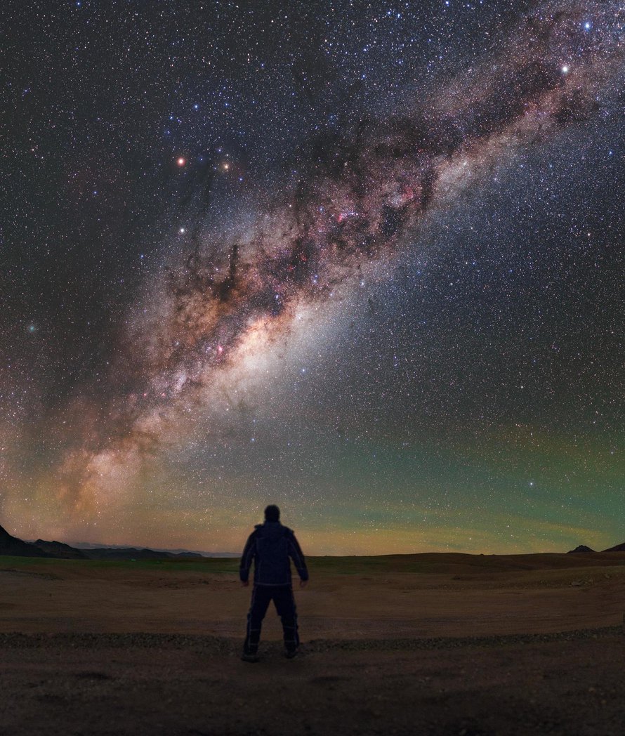 Linnunradan keskus erottuu Euroopan eteläisen observatorion julkaisemassa kuvassa. Kuva on otettu Atacaman autiomaassa Chilessä. Kuva: <span class="photographer">ESO/P. Horálek</span>
