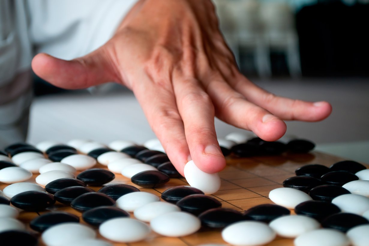 Gon säännöt ovat helpot, mutta pelin huippuhallinta vaatii äärimmäistä strategiaa, sillä vaihtoehtoja siirtojen tekoon on tavaton määrä. Kuva: Shutterstock