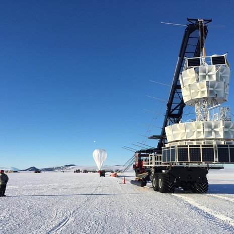 Nasan Anita-tutkimusilmapallon mittalaiteet tarkkailevat jäästä tulevia hiukkasten jälkiä. Kuva: <span class="photographer">Nasa</span>