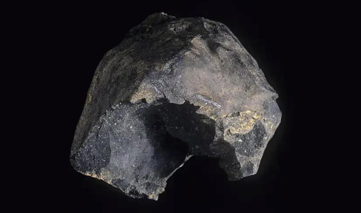 Murchisonin meteoriitti iskeytyi Australiaan vuonna 1969. Siitä otettuja näytteitä tutkittiin nyt uusilla laitteilla ja hienovaraisilla menetelmillä. Kuva. The Natural History Museum Smithsonian