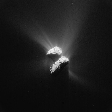 Rosetta-luotaimen kuvassa näkyy 67P/Churyumov-Gerasimenko-komeetan kaksiosainen rakenne. Kuva: <span class="photographer">Esa</span>