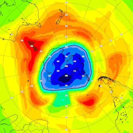 Cams-seurantapalvelun ennuste kuvaa tilannetta Etelämantereen yllä viime viikon tiistaina. Otsoniaukko peittää lähes koko Etelämantereen. Kuva: <span class="photographer">Copernicus Atmosphere Monitoring Service/ECMWF</span>