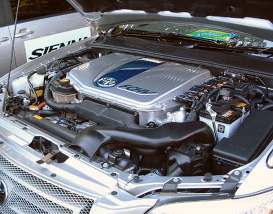 Toyota FCHV -vetypolttokennoauto.
Kuva: <span class="photographer"><A HREF=http://en.wikipedia.org/wiki/File:Toyota_FCHV.jpg>Wikimedia Commons</A>.</span>